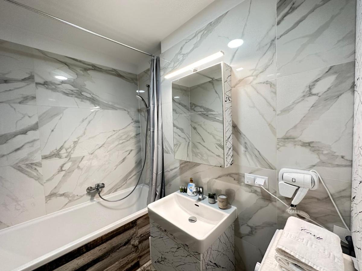 Deluxe Cozy Apartments - Coresi Mall #Braşov Buitenkant foto