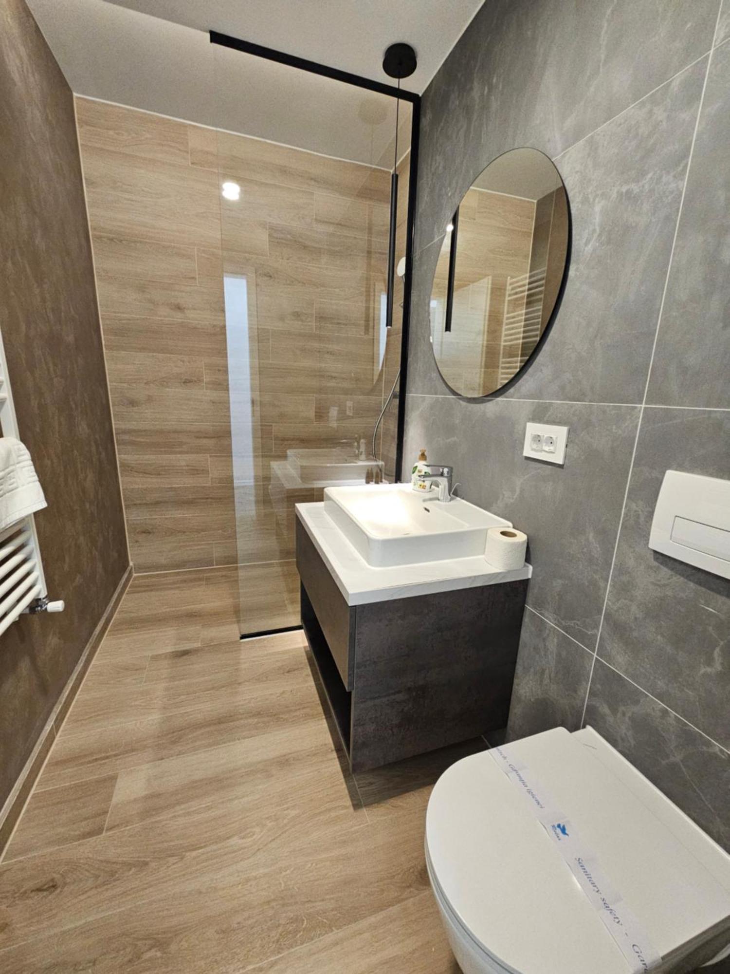 Deluxe Cozy Apartments - Coresi Mall #Braşov Buitenkant foto