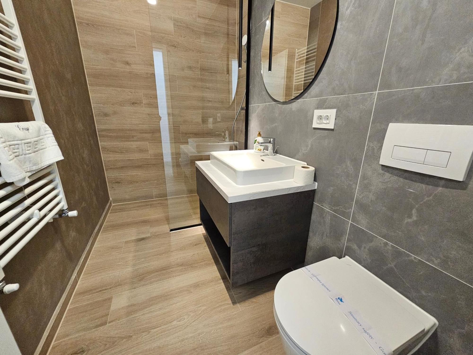 Deluxe Cozy Apartments - Coresi Mall #Braşov Buitenkant foto