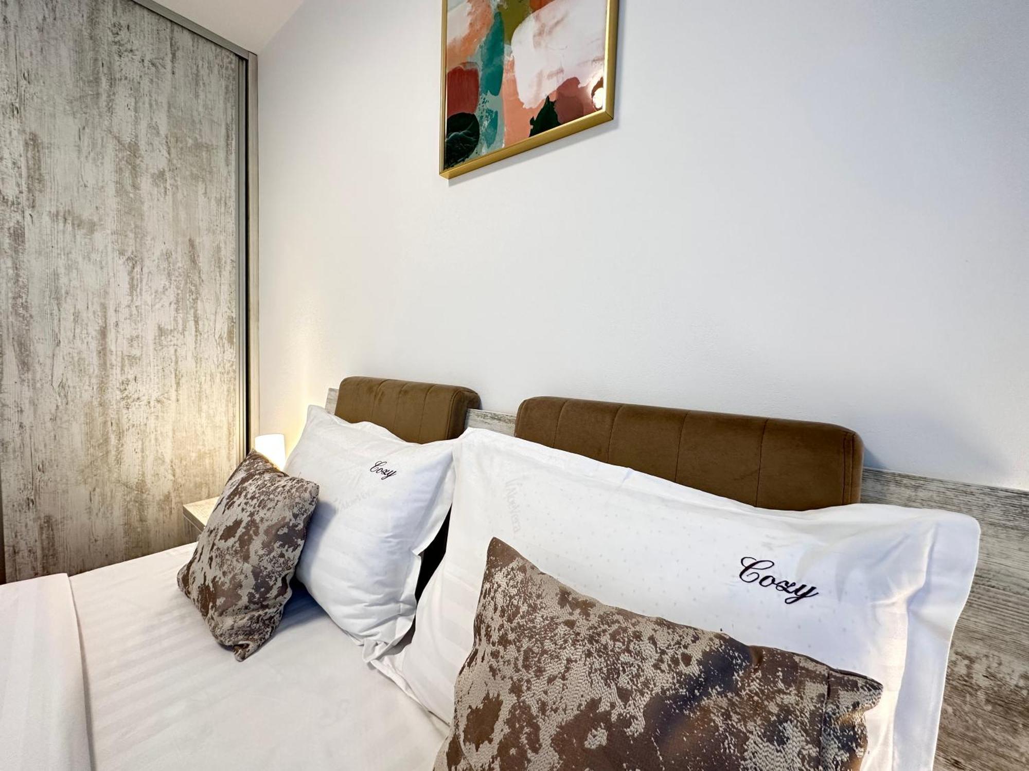 Deluxe Cozy Apartments - Coresi Mall #Braşov Buitenkant foto